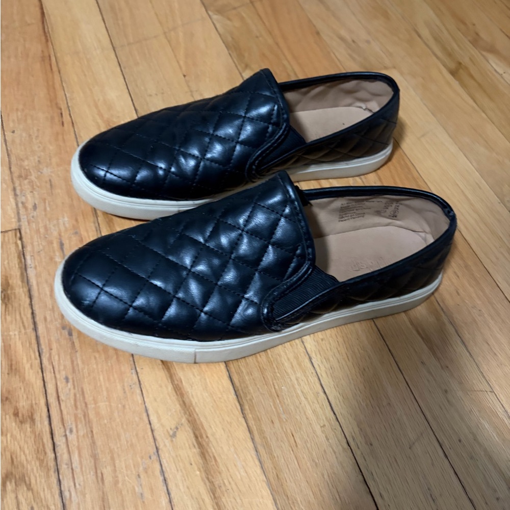 Women’s Quilted Slip-On Casual Sneakers - Black